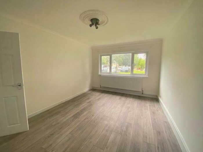 2 Bedroom Flat To Rent In Byron Way, Northolt, UB5