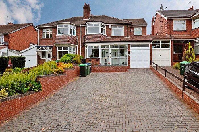 4 Bedroom Semi Detached House For Sale In Wolverhampton Road, Oldbury, B68
