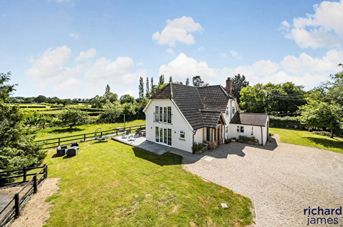 4 Bedroom Detached House For Sale In Leigh, Nr Swindon, Wiltshire, SN6