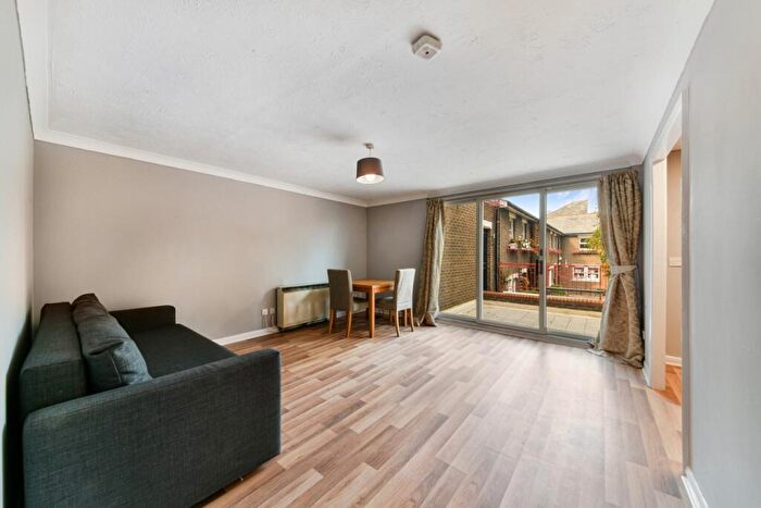 1 Bedroom Flat To Rent In Lockesfield Place, Isle Of Dogs, London, E14
