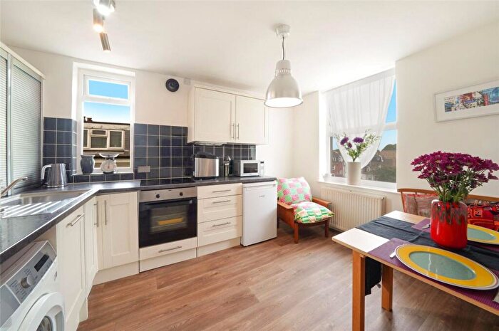1 Bedroom Apartment For Sale In Camden Road, London, N7