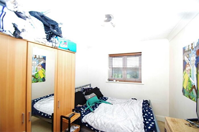 1 Bedroom Flat To Rent In Park Lodge, - St Albans Road, Watford, WD25