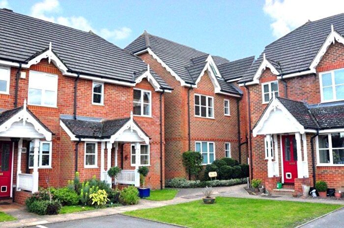 2 Bedroom Flat For Sale In Alston Gardens, Maidenhead, Berkshire, SL6