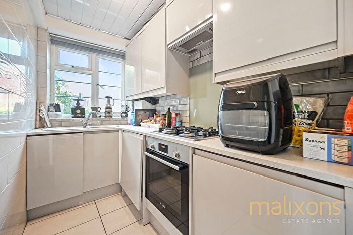 1 Bedroom Flat For Sale In Upper Tooting Road, Holmbury Court Upper Tooting Road, SW17