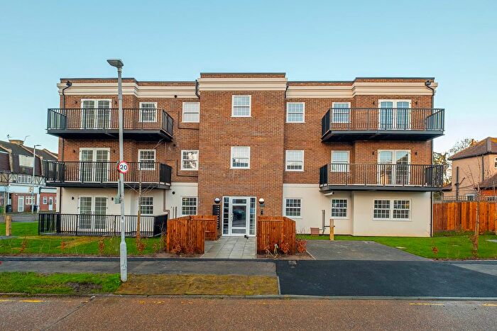 3 Bedroom Flat For Sale In Caterina Court, A Fairmead, Surbiton, KT5