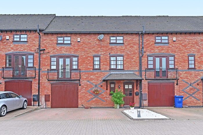 3 Bedroom Town House To Rent In Stableford Court, Newcastle-Under-Lyme, ST5