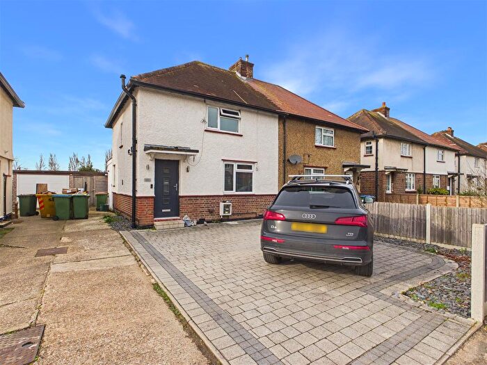 3 Bedroom Semi Detached House To Rent In Molesey Road, Hersham, Walton-On-Thames, KT12