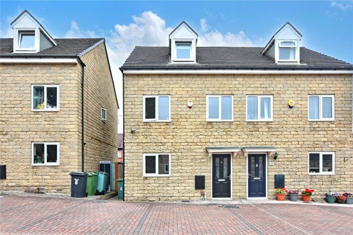 3 Bedroom Semi Detached House For Sale In Marsh View, Pudsey, West Yorkshire, LS28