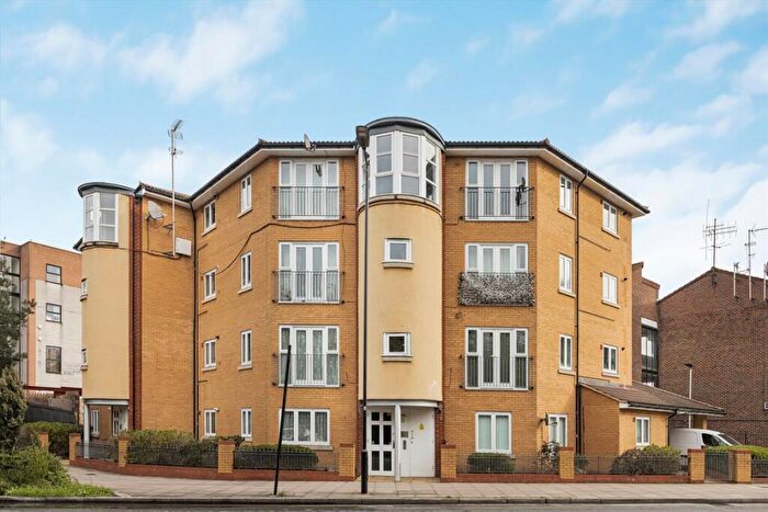 2 Bedroom Flat To Rent In Eastway, Hackney, E9