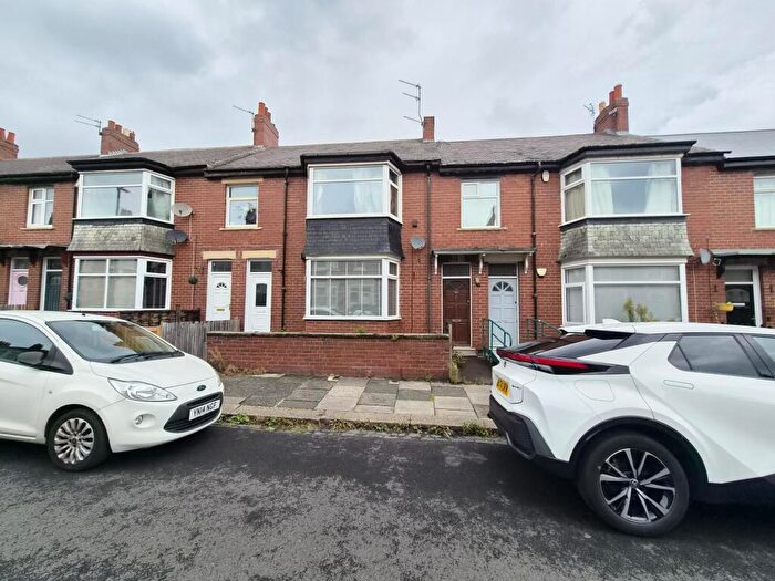 2 Bedroom Flat To Rent In Biddlestone Road, Heaton, Newcastle Upon Tyne, NE6