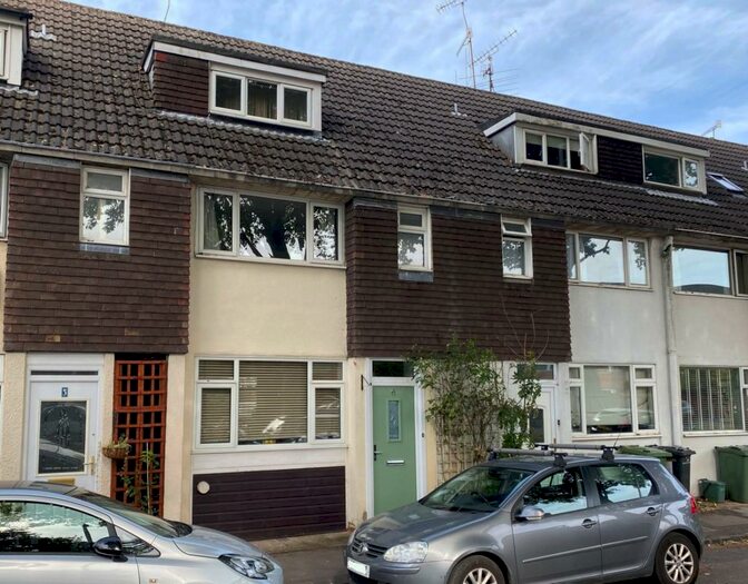 3 Bedroom House To Rent In Upton Close, Henley On Thames, Oxon, RG9