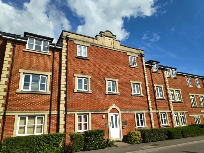 2 Bedroom Flat To Rent In Royal Earlswood Park, Redhill, RH1