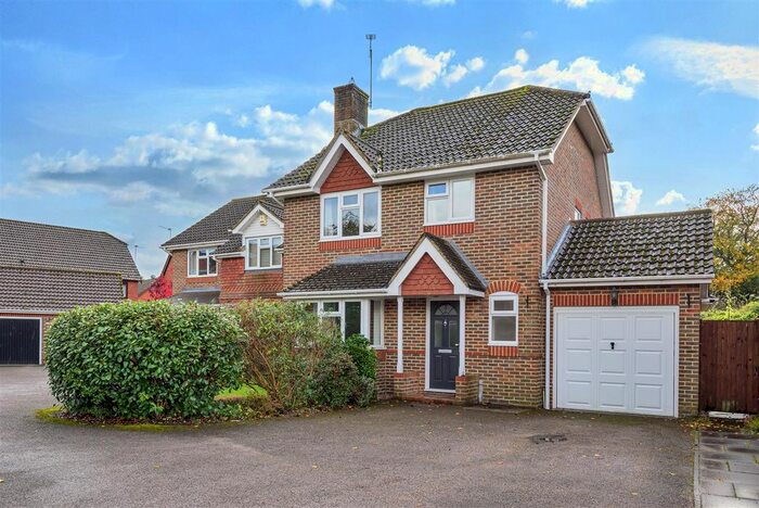 4 Bedroom Detached House To Rent In Firview, Liphook, GU30