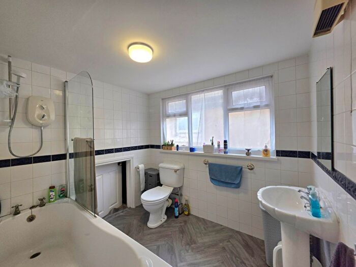 1 Bedroom Flat To Rent In New Street, Paignton, TQ3