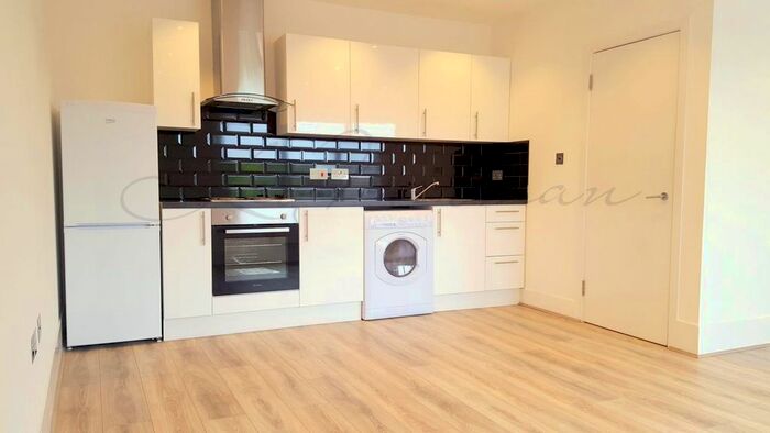 1 Bedroom Flat To Rent In Market Place, Wokingham, RG40