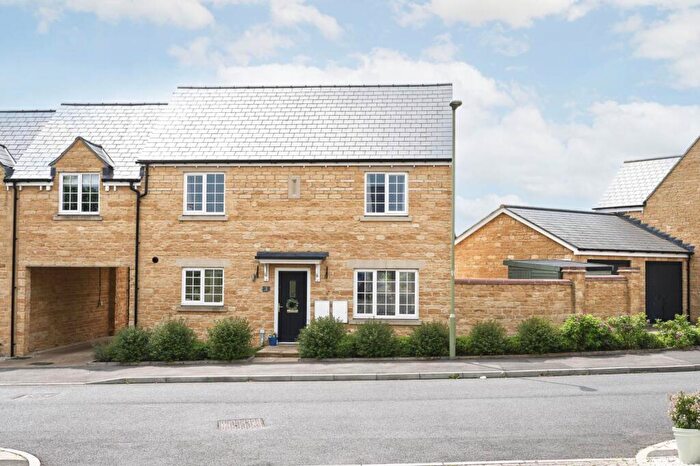 4 Bedroom Semi-Detached House To Rent In Evans Way, Chipping Norton, OX7
