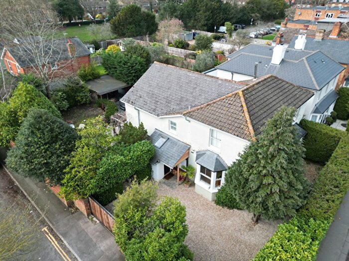 5 Bedroom Detached House For Sale In Brighton Road, Addlestone, Surrey, KT15