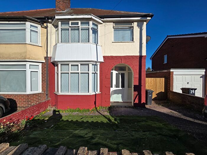 3 Bedroom Semi-Detached House To Rent In Hilltop Road, Dudley, DY2