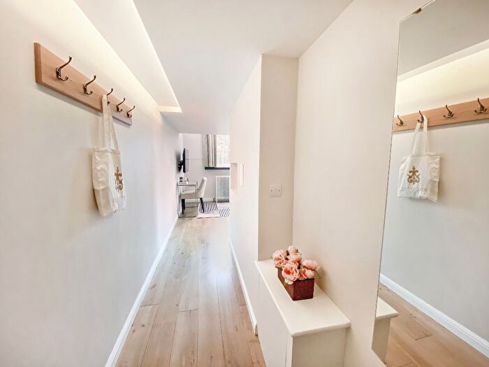 1 Bedroom Flat To Rent In Flat, Mcdonald Road, Broughton, Edinburgh, EH7