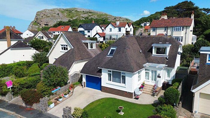 3 Bedroom Detached House For Sale In Aber Drive, Craigside, LL30