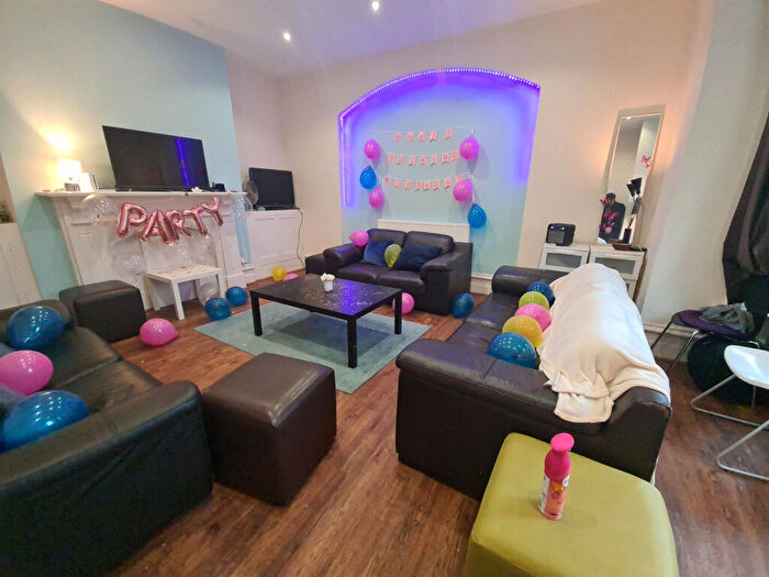 12 Bedroom House To Rent In Grosvenor Road, Leeds, LS6