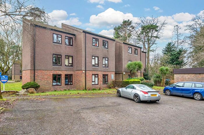 2 Bedroom Flat For Sale In Dawsmere Close, Camberley, GU15