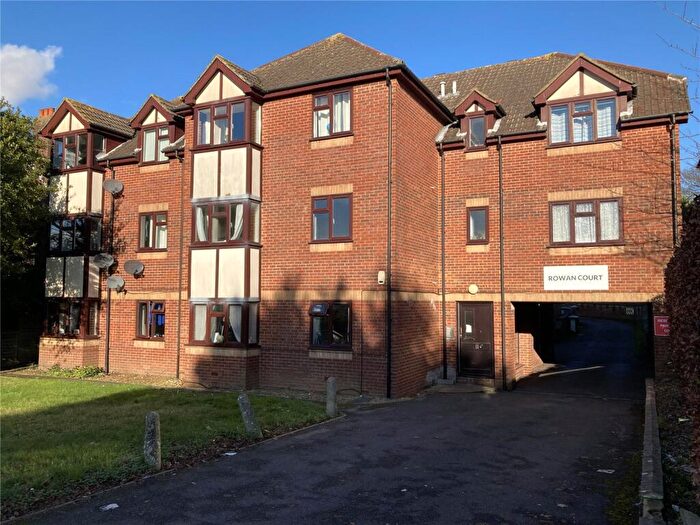 1 Bedroom Flat To Rent In Rowan Court, Cobden Avenue, SO18