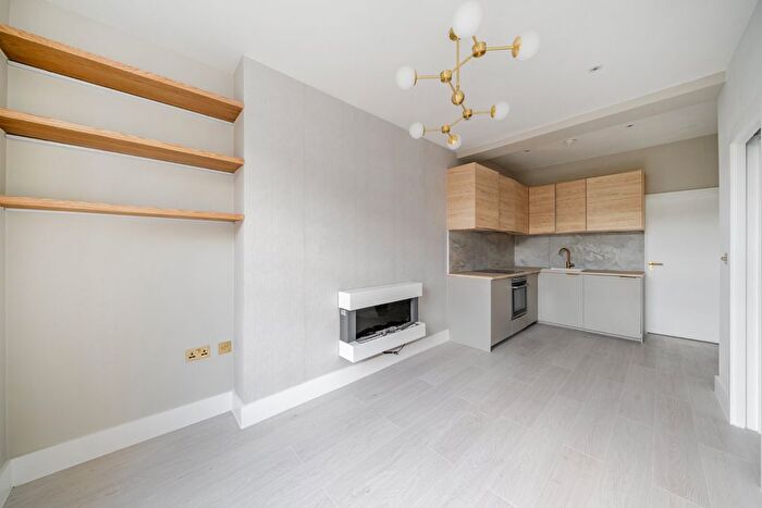 2 Bedroom Flat For Sale In Hetley Road, London, W12