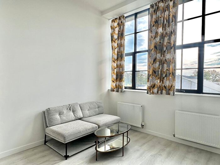 2 Bedroom Flat To Rent In Carnation Gardens, Hayes, UB3