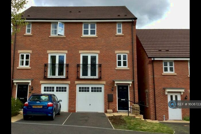 4 Bedroom Semi-Detached House To Rent In Humber Road, Coventry, CV3