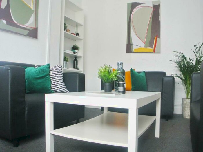 8 Bedroom House To Rent In College Road, Bangor, Gwynedd, LL57