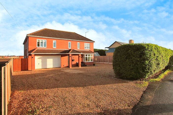 4 Bedroom Detached House For Sale In Plank Drove, Crowland, Peterborough, PE6