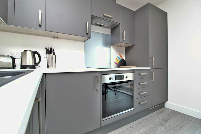 1 Bedroom Flat To Rent In Vivian Court, Marlowes, Hemel Hempstead, Hertfordshire, HP1