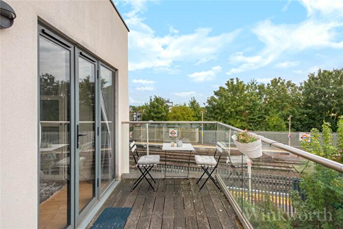 1 Bedroom Apartment To Rent In Waldram Crescent, London, SE23