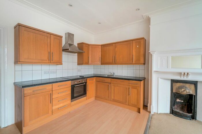 2 Bedroom Flat To Rent In Oakleigh Court, Station Road West, Oxted, RH8