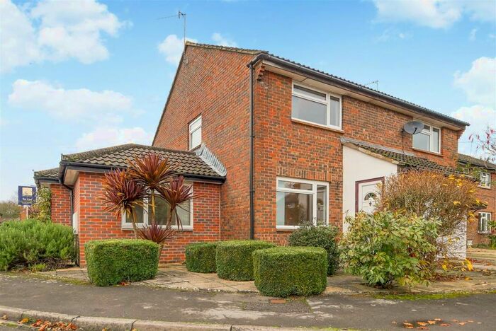 3 Bedroom Semi-Detached House To Rent In Barnetts Field, Westergate, PO20