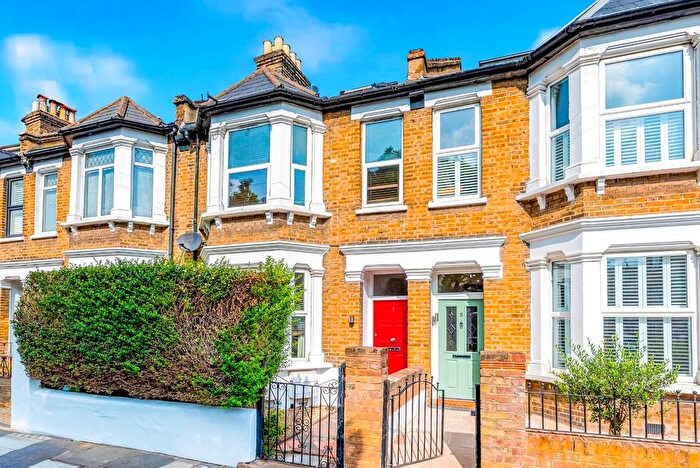 2 Bedroom Flat For Sale In Leythe Road, Acton, W3