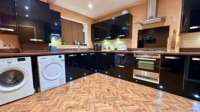 3 Bedroom End Of Terrace House For Sale In Yew Tree Grove, Rossendale, Lancashire, BB4