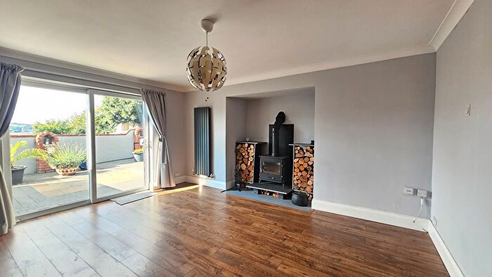 3 Bedroom End Of Terrace House To Rent In Palatine Close, Torquay, TQ1