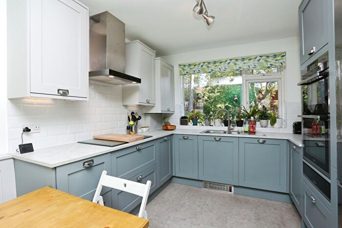 2 Bedroom Maisonette For Sale In Abbey Park, Beckenham, Kent, BR3