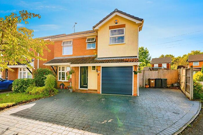 4 Bedroom Detached House For Sale In Kershaw Close, Luton, LU3