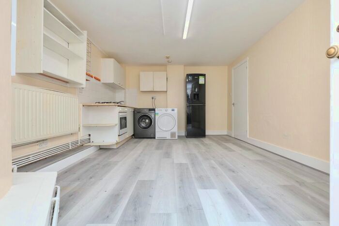 1 Bedroom Flat To Rent In Kyverdale Road, London, N16