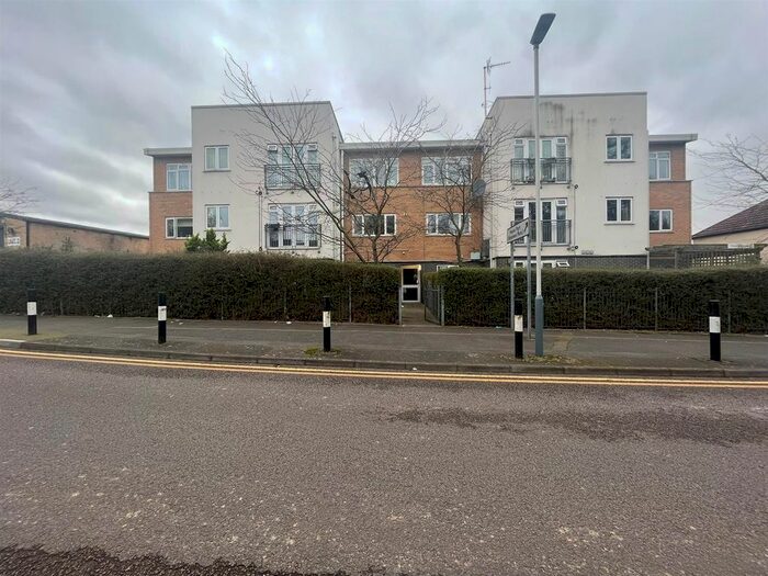 2 Bedroom Flat To Rent In Charolais House, Hayes End Road, Hayes, UB4