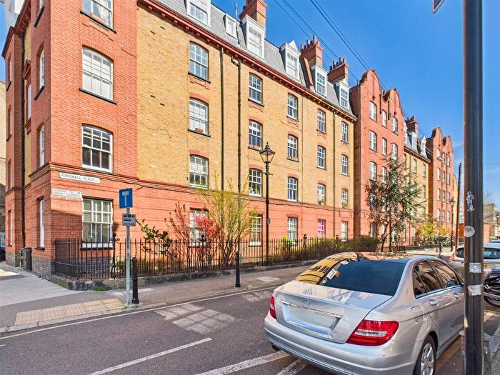 1 Bedroom Flat For Sale In Mendip Houses, Welwyn Street, Bethnal Green, E2