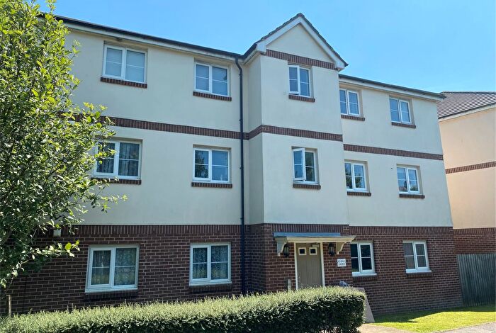 2 Bedroom Flat For Sale In Buckland Close, Bideford, EX39