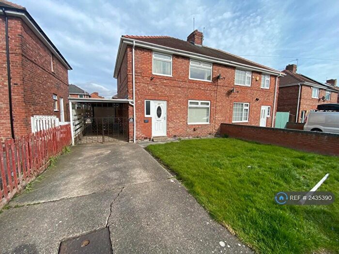 4 Bedroom Semi-Detached House To Rent In Lister Avenue, Gateshead, NE11