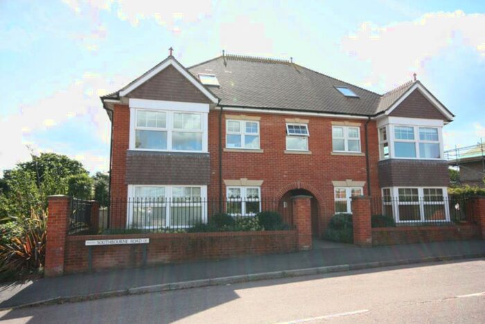 2 Bedroom Apartment To Rent In The Railings, Highfield Road, Lymington, SO41