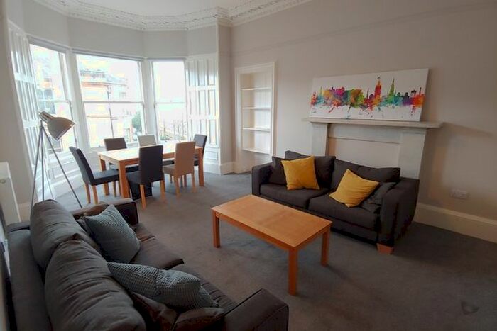 5 Bedroom Flat To Rent In Lauriston Gardens, Tollcross, Edinburgh, EH3