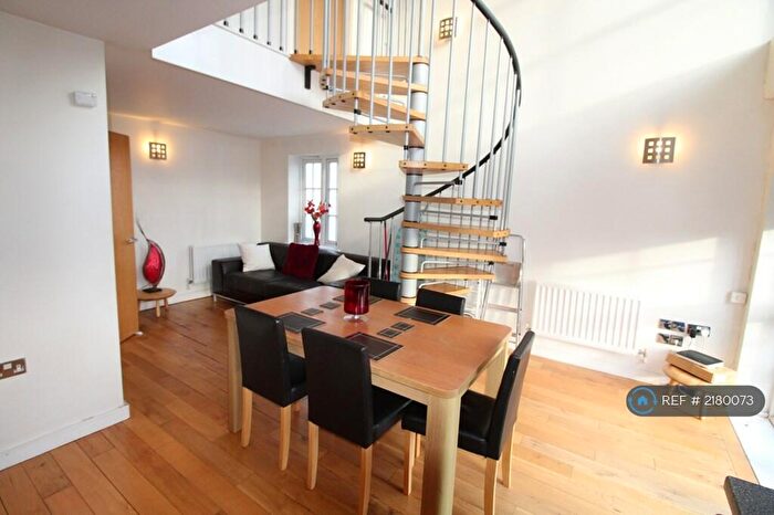 3 Bedroom Penthouse To Rent In Amber Court, Romford, RM1