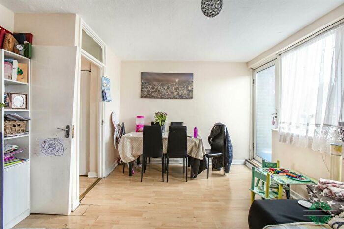 3 Bedroom Flat To Rent In Boulevard Drive, London, NW9